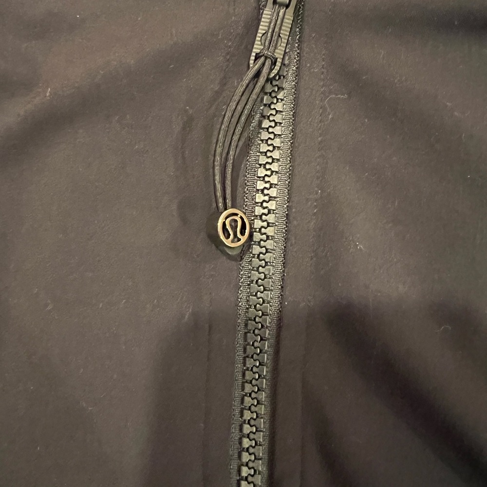 Lululemon Define Cropped Jacket
Nulu - Size 14 - Picture 3 of 6